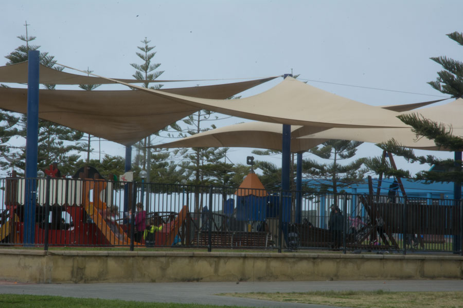 Shadecloth panels under wind
